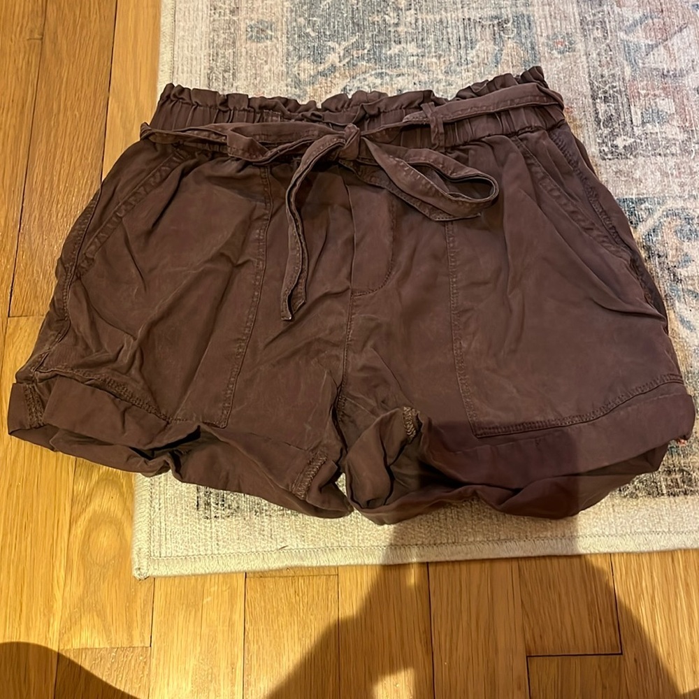 Flowy shorts with tie